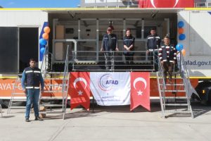 Vatandaşlara deprem eğitimi verildi