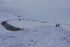 Şırnak-Hakkari karayoluna &ccedil;ığ d&uuml;şt&uuml;