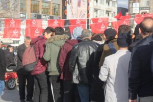 Alperen Ocakları şehitler i&ccedil;in lokma dağıttı