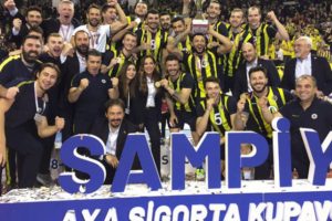 Şampiyon voleybolculardan Ali Ko&ccedil;'a ziyaret