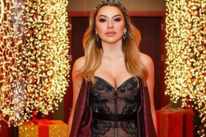 Hadise'dan bir makyajsız poz daha!