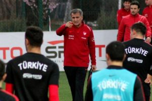 A Milli Takım Şenol G&uuml;neş ile ilk antrenmanını yaptı