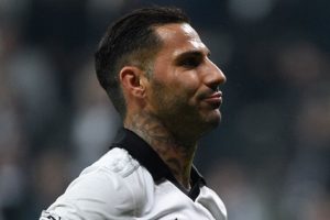 Rekora 4 kaldı! Quaresma...