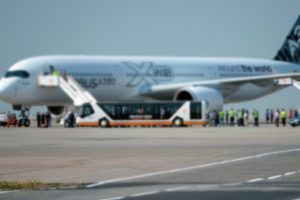 Rusya'da Boeing 737-800 tipi u&ccedil;ak acil iniş yaptı