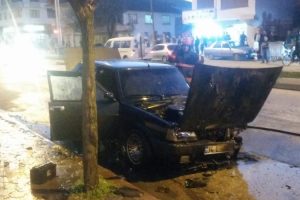 Seyir halindeki ara&ccedil; alev aldı