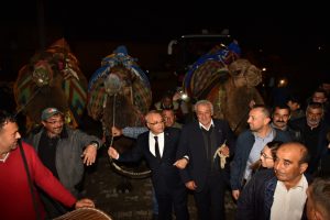 Cumhur İttifakı develer ve mehteranla karşılandı