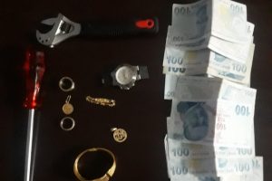 Hırsız &ccedil;etesi polislerden ka&ccedil;amadı