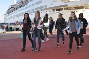 'Celestyal Olympia', 425 turist getirdi