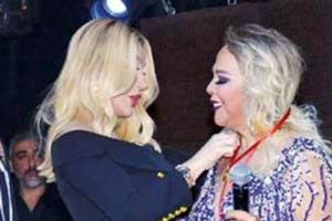 Seda Sayan'dan sahnede 'beşibiryerde'&nbsp;