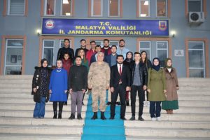 Gen&ccedil;lerden 18 Mart anısına İl Jandarma Komutanlığına ziyaret