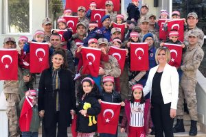 Komutanlığı oyun parkına &ccedil;evirdiler