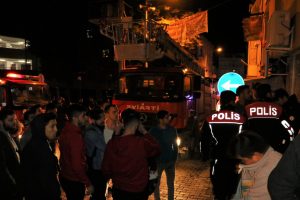 &Ouml;ğrenci pansiyonunun zemin katındaki yangın paniğe yol a&ccedil;tı