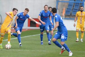 Yarım asırda tırmandığı merdivenlerden hızla iniyor