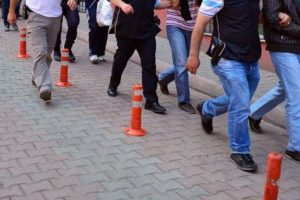 Mardin merkezli 3 ilde ter&ouml;r operasyonu: 25 g&ouml;zaltı