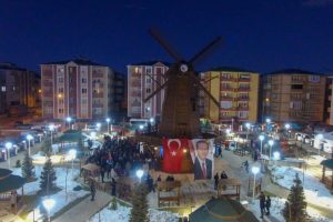 B&uuml;y&uuml;k zaferin yıl d&ouml;n&uuml;m&uuml;nde ş&uuml;hedaya vefa