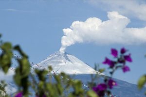 Meksika'da Popocatepetl yanardağında patlama