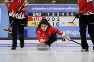 Curling&ccedil;iler zaferle d&ouml;n&uuml;yor