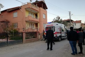 Balkonda &ouml;len adamı komşusu fark etti