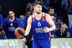 Metecan Birsen'in parmağı kırıldı
