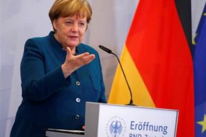 Merkel'den Brexit a&ccedil;ıklaması