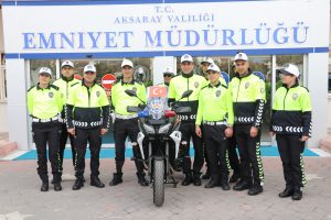 Trafik polisleri yeni kıyafetleriyle g&ouml;revde