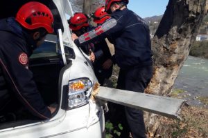 Karnına bariyer saplanan İranlı &ccedil;ocuk, kurtarılamadı