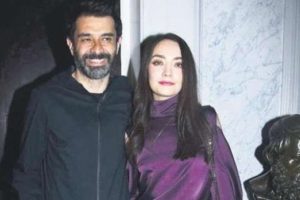 Zeynep Tuğ&ccedil;e Bayat tektaşı taktı