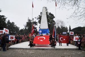 &Ouml;ğrencilerden &Ccedil;anakkale şehitlerine dua