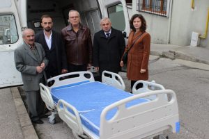 Vefat eden annesinin yatığını bağışladı