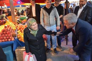Bursa Yıldırım Belediye Başkan Adayı &Ouml;zbek'e anlamlı hediye