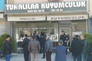 Kuyumcu d&uuml;kkanında soygun!