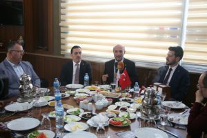 Bursa B&uuml;y&uuml;kşehir Belediye Başkan Adayı Atmaca: Bursa'nın borcunu 1 milyar 200 milyon liraya &ccedil;ıkardılar