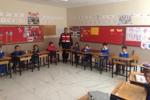 Jandarmadan &ouml;ğrencilere trafik eğitimi