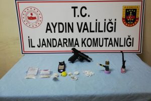 Jandarmadan uyuşturucu tacirlerine operasyon; 8 g&ouml;zaltı