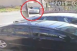 Polis ateş a&ccedil;tı, ara&ccedil; gasp etmeye &ccedil;alışırken vuruldu