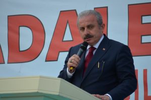 "T&uuml;rkiye'de 27 Mayıs bayram olarak kutlanıyordu"