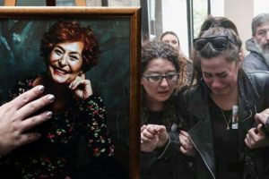 Gazeteci G&uuml;lden Aydın son yolculuğuna uğurlandı