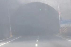 TIR alev aldı, t&uuml;nel trafiğe kapandı