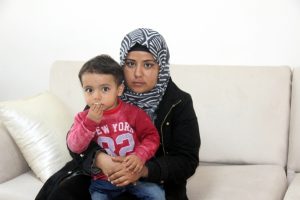 2.5 yaşındaki &Ouml;mer, 22 bin euro ile duyabilecek