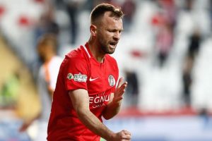 Hakan &Ouml;zmert'ten kariyer rekoru