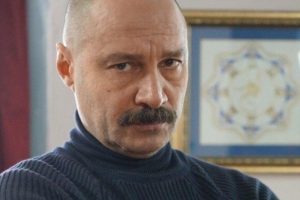 N&ouml;bet dizisinin Ziya Cevran'ı K&uuml;rşat Alnıa&ccedil;ık &uuml;vey kız kardeşini kaybetti