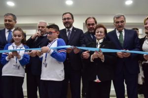 Binali Yıldırım ve Bakan Kasapoğlu Beykoz'da iki okul a&ccedil;tı