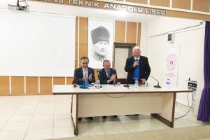 Efsane atlet İsmail Ak&ccedil;ay &ouml;ğrencilerle s&ouml;yleşiye katıldı