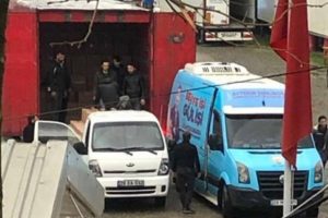 Yerel se&ccedil;ime ramak kala gıda kolileri dağıtılmaya başlandı