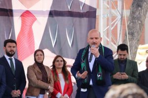Bakan Soylu: İki tane koltuk i&ccedil;in PKK'ya yamuldular