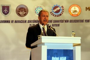 Bakan Akar: "&Uuml;lkemize d&ouml;n&uuml;k tehditler var"