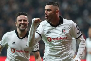 Burak, Demba Ba'yı da ge&ccedil;ti