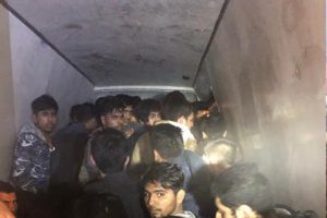 122 ka&ccedil;ak g&ouml;&ccedil;men yakalandı, 17 organizat&ouml;r tutuklandı