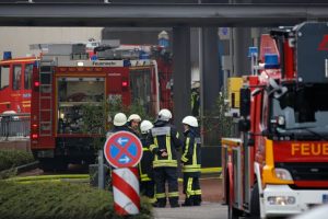 Berlin'de &ccedil;ıkan yangında T&uuml;rk genci 3 kişiyi kurtardı