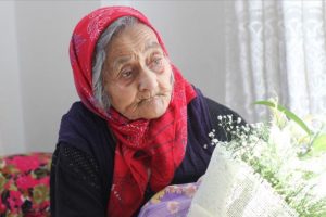 107 yaşındaki Feriye nineye doğum g&uuml;n&uuml; s&uuml;rprizi